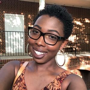 Meet your Posher, Ella